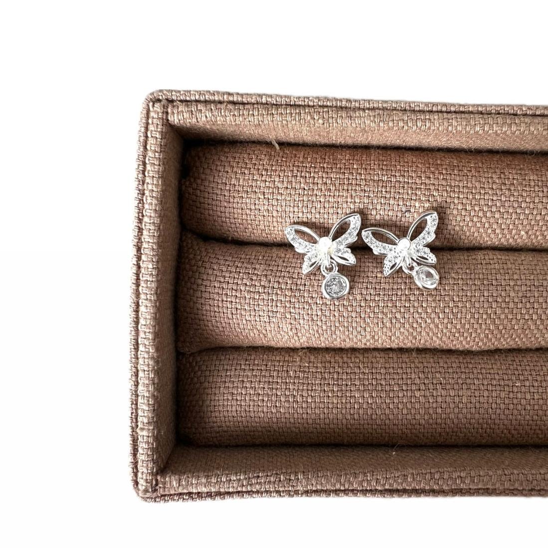 Brinco Borboleta Ponto de Luz