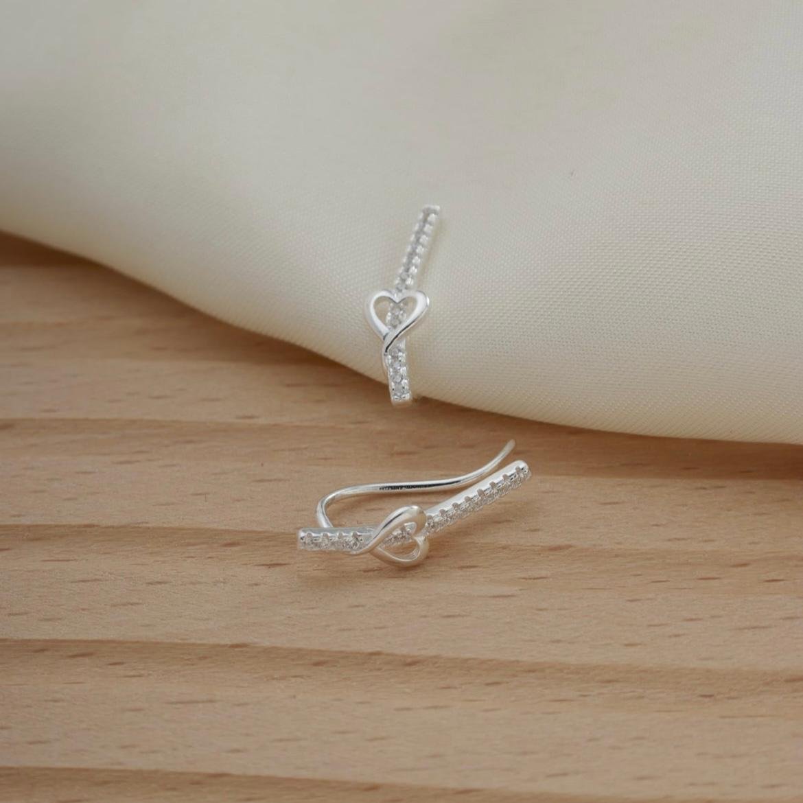 Brinco Coração Cravejado Ear Cuff