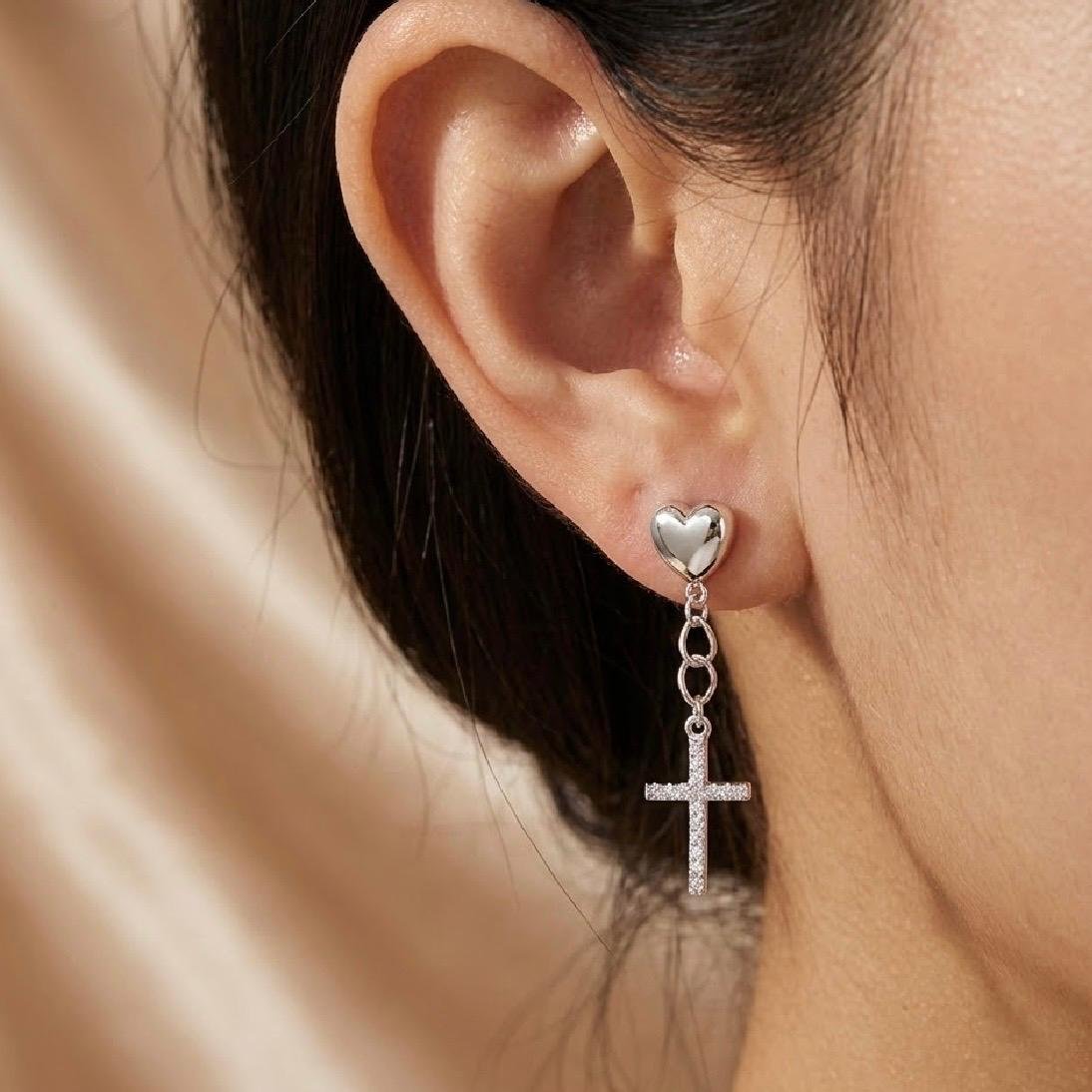 Brinco Coração e Cruz Zircônia
