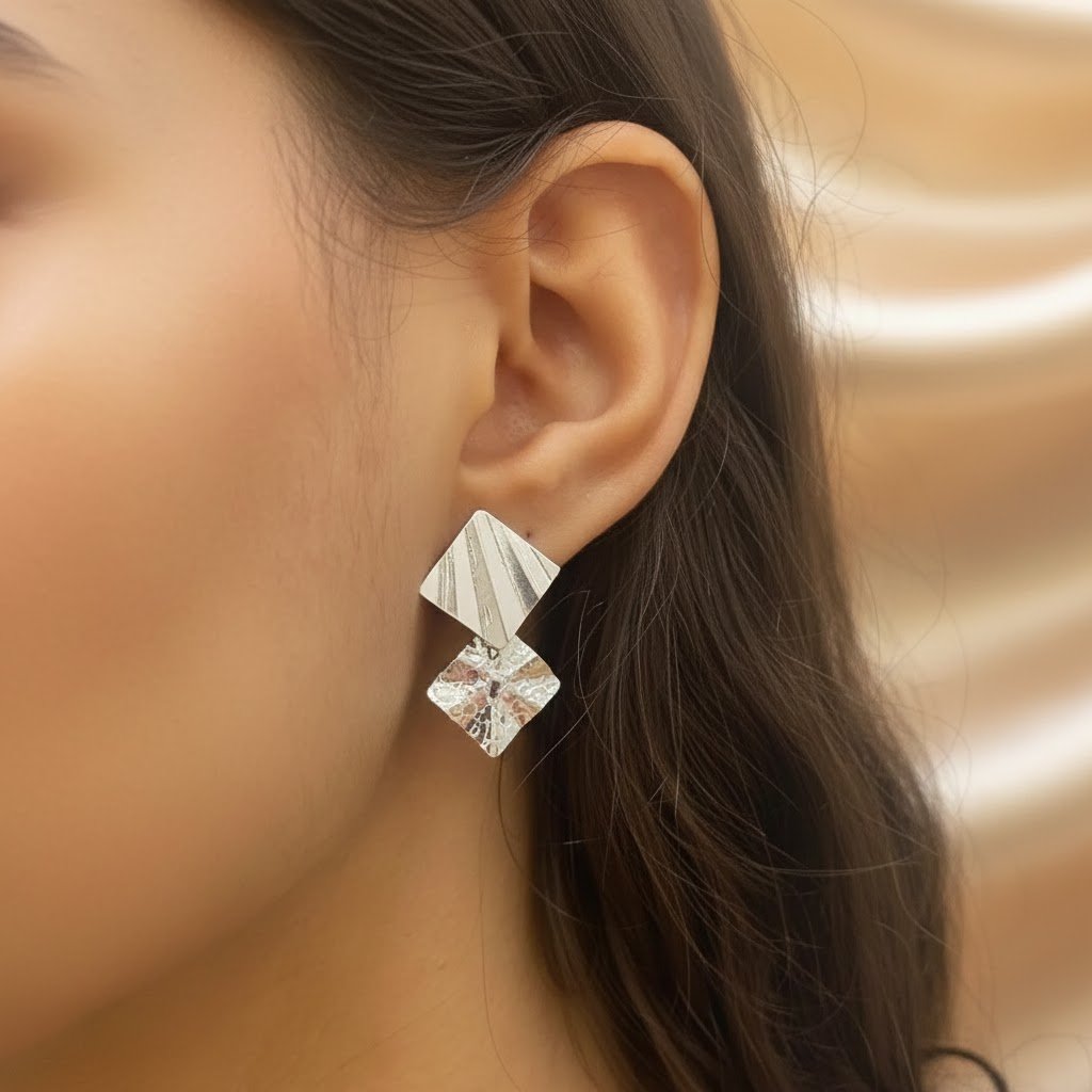 Brinco Duplo Quadrado Martelado