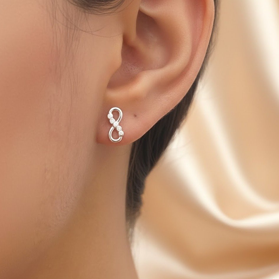 Brinco Infinito Cravejado