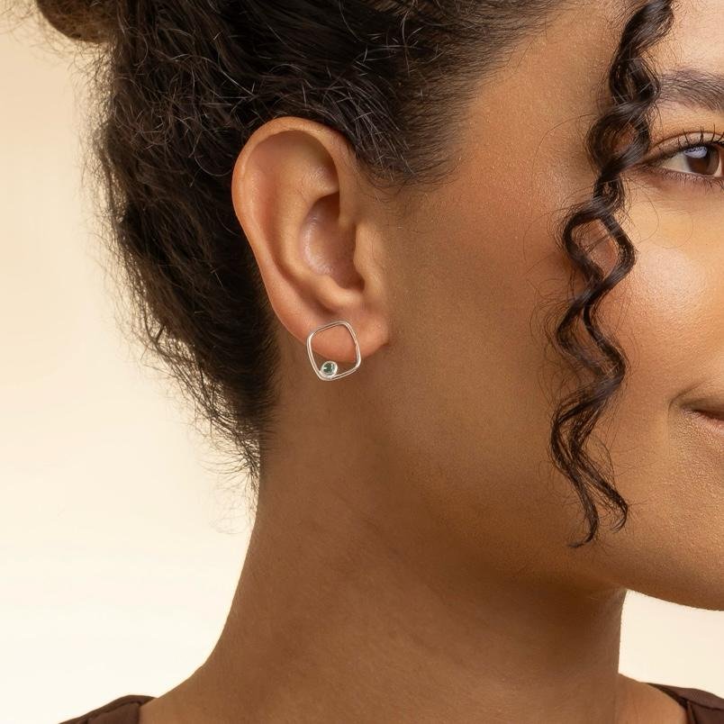 Brinco Quadrado Ponto de Luz Verde Claro