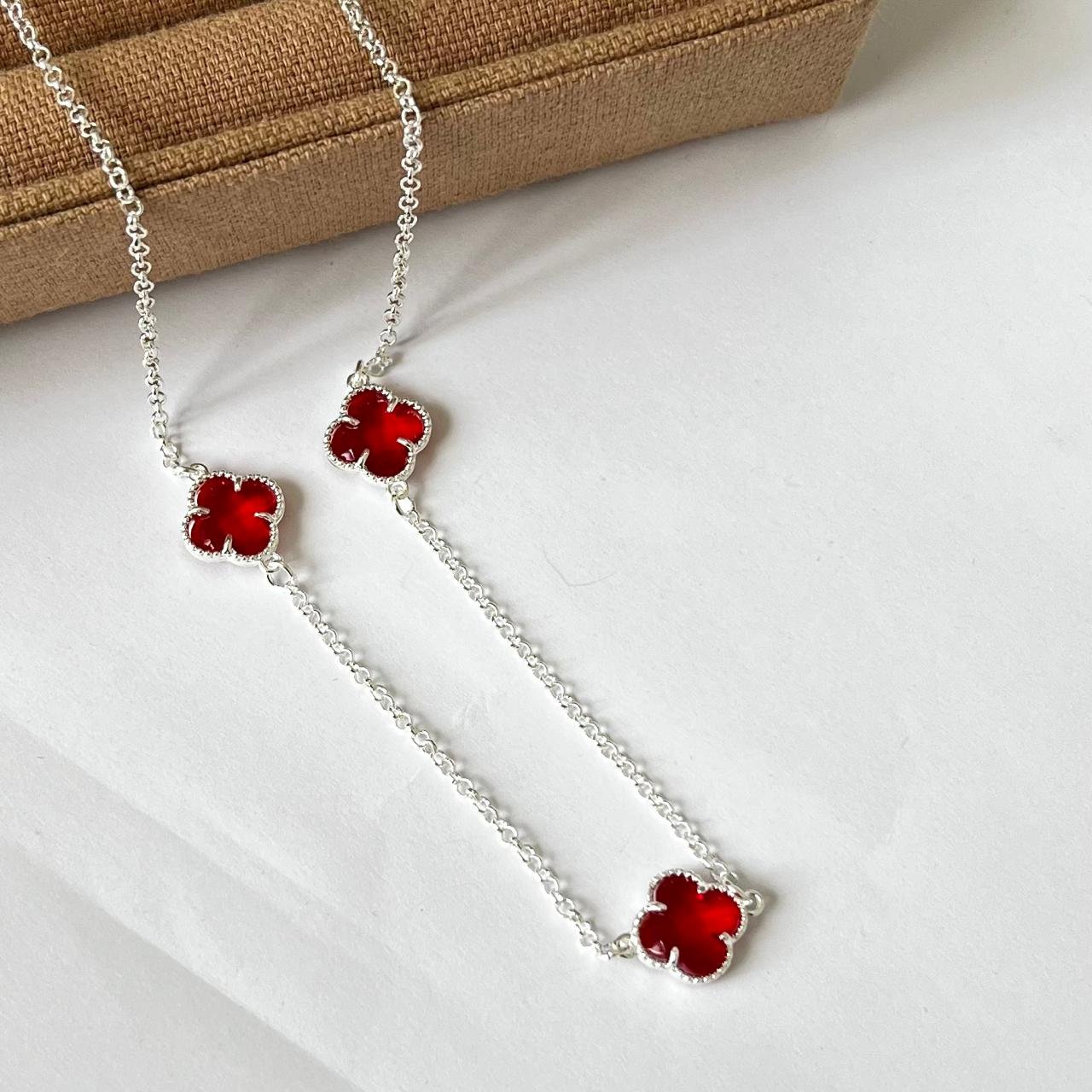 Colar 03 Trevos Vermelhos