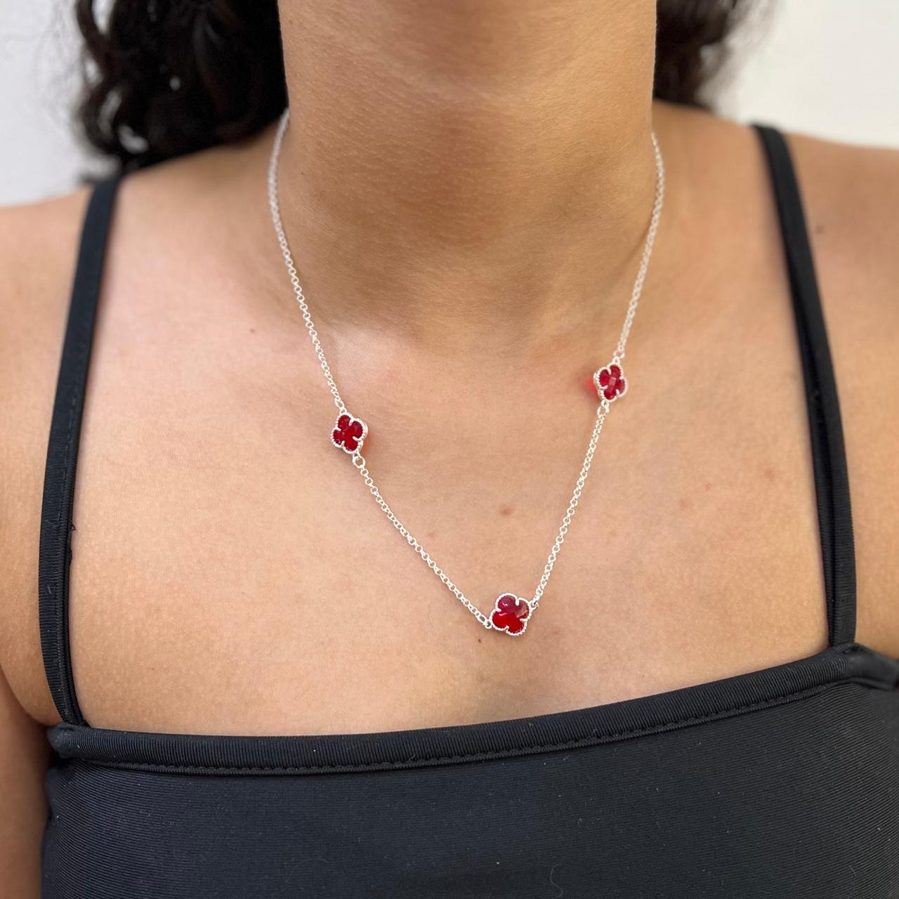 Colar 03 Trevos Vermelhos