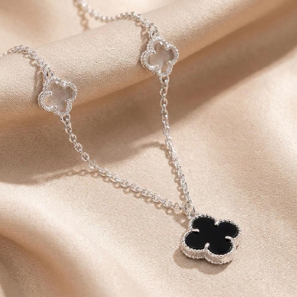 Colar 3 Trevos Preto e Branco