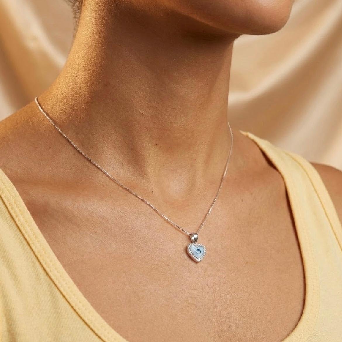 Colar Olho Grego Coração Madrepérola